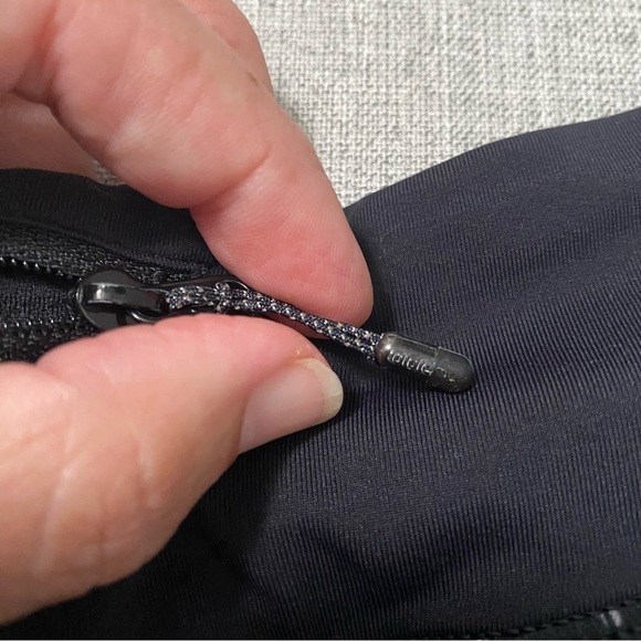 Lululemon Run: Speed Short 2-way Stretch. Chevron dot. Sz 4. EUC. - Picture 3 of 7